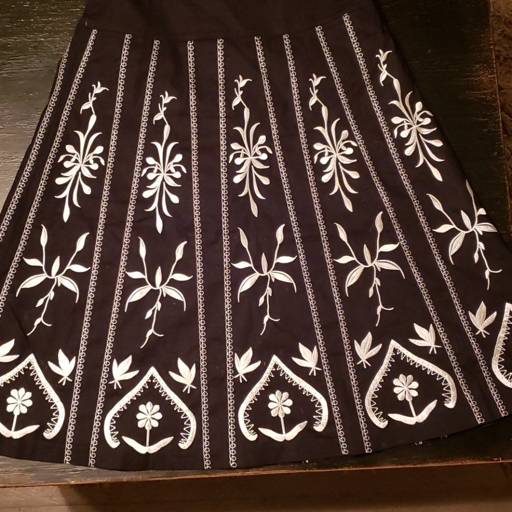 Embodered Cotton Skirt with Flare - Black, Dialogue - Picture 2 of 8